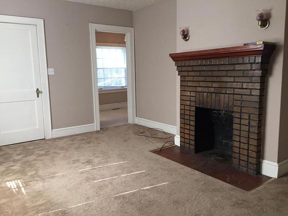 2nd image of 1126 Bloomingdale Pike