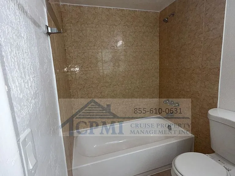Riverside Manor/N'ice Apartments - 889 Riverside Drive, Ft. Lauderdale, FL 33312 — Photo 32