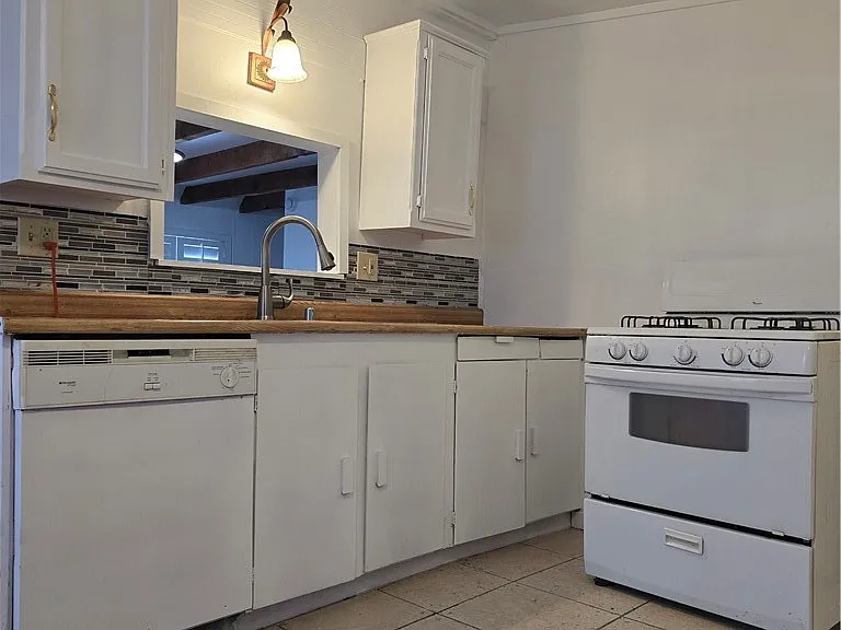 22903 Laurel Ln — Photo 5