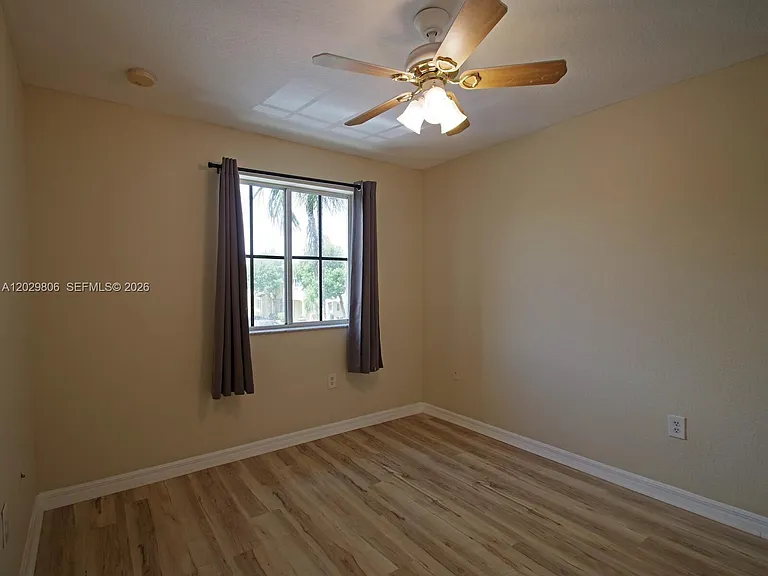1904 SW 60th Ave — Photo 18