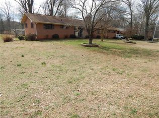 1407 Woodside Dr, Reidsville, NC 27320