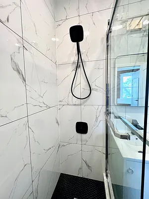 Rented by Mae Equities | media 30