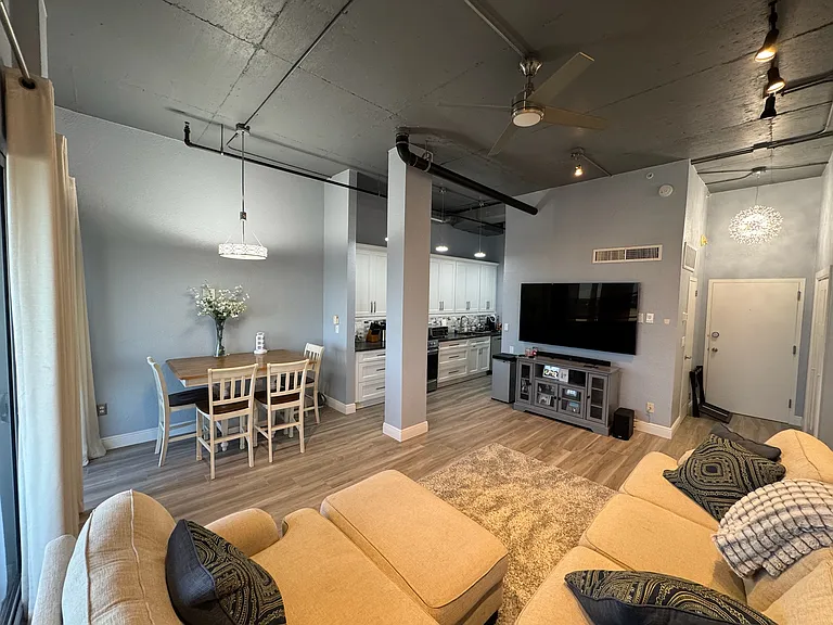 470 3rd St S #911 — Photo 9