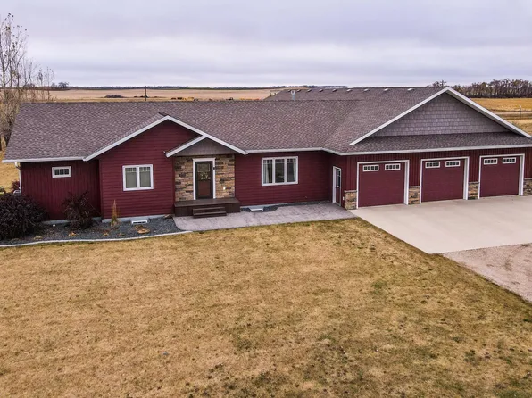 1011 Westwood Cir, Lisbon, ND 58054