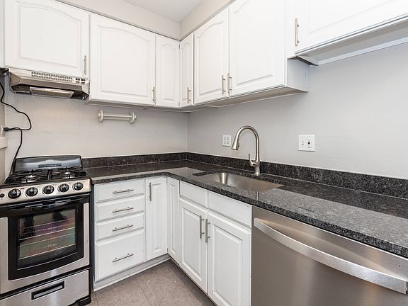 5th image of 1285 N Clarkson St APT 19