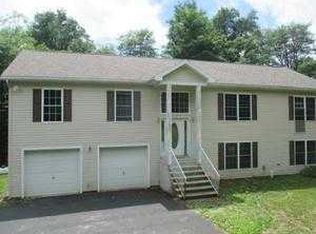 633 Glen Circle Dr, Tobyhanna, PA 18466