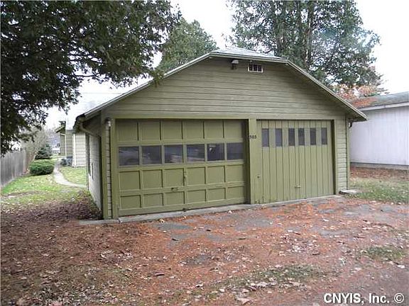 3rd image of 905 Oswego St