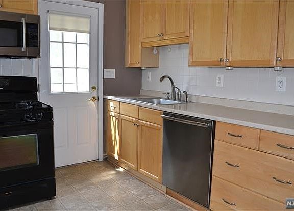 4th image of 13 Pine St