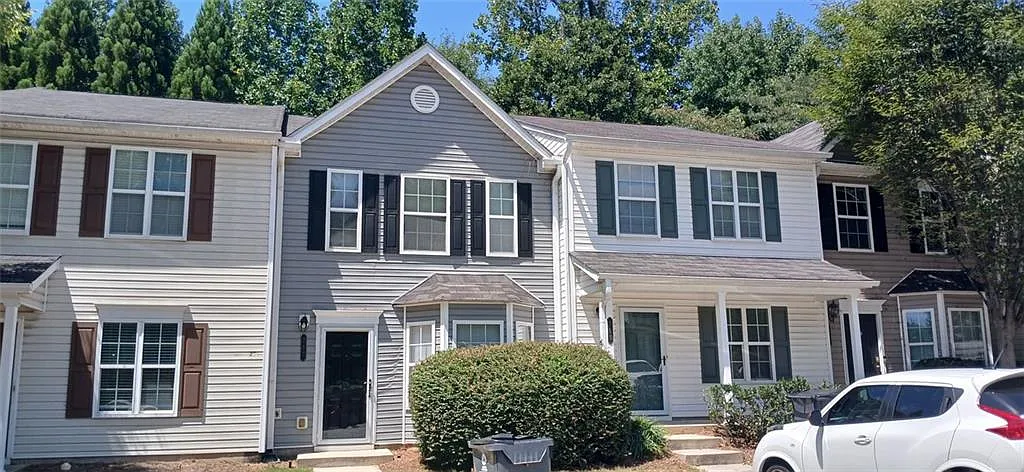 2 bed, 2.5 bath, $1,600 — Photo 1