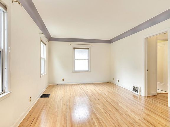 3rd image of 4200 Nokomis Ave