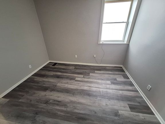 5th image of 1019-1021 Columbia St #2