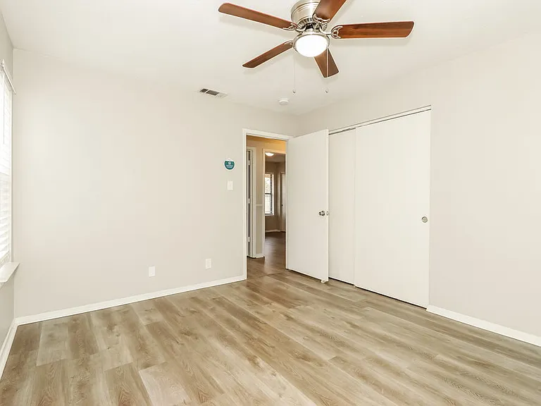 721 Oak Grove Ln — Photo 13