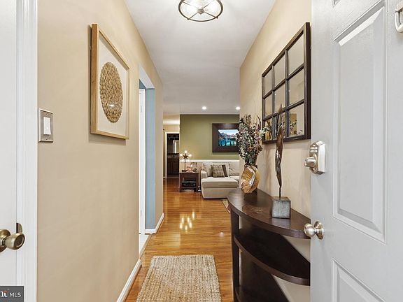 4th image of 10010 Oakton Terrace Rd #10010