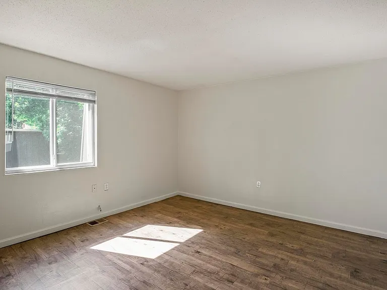 Westport Crossing Apartments — Photo 103
