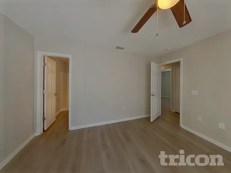 5852 Lake Front Dr — Photo 7