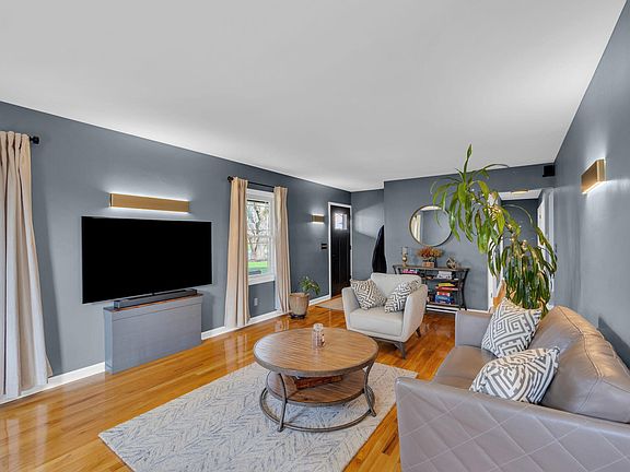4th image of 758 Meadow View Dr