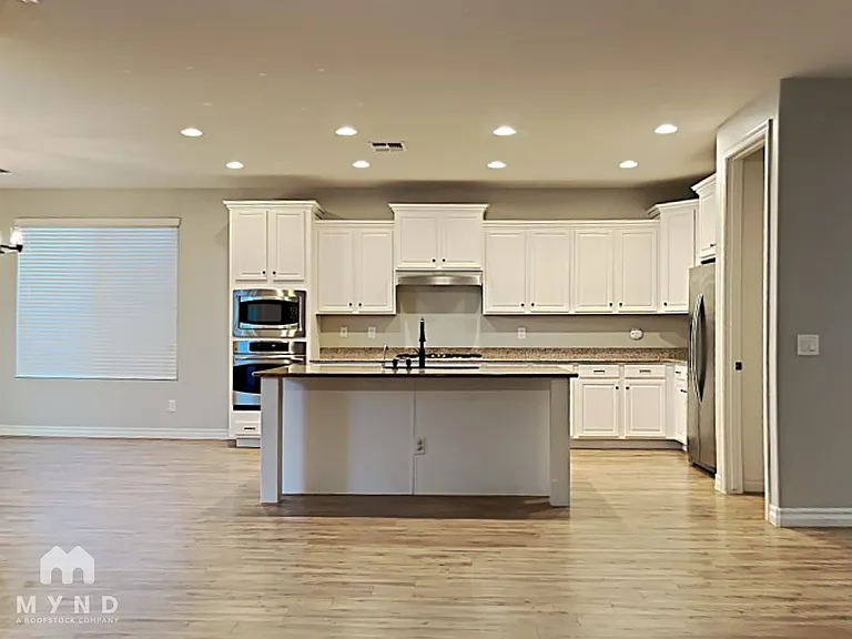 2458 E Anika Dr — Photo 2