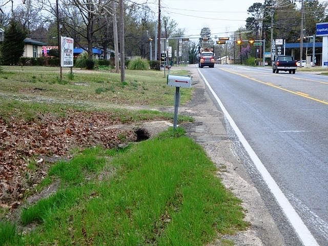 2nd image of 105 E New Boston Rd