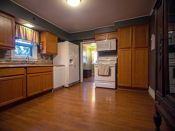 3rd image of 352 E Orleans St
