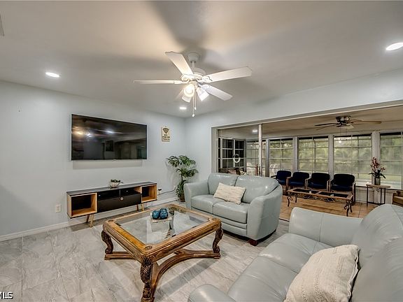 5th image of 510 SW 51st Ter