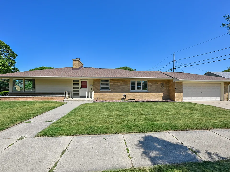 728 N 74th St