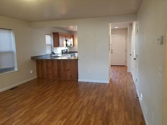 3rd image of 2115 A Mount Ave