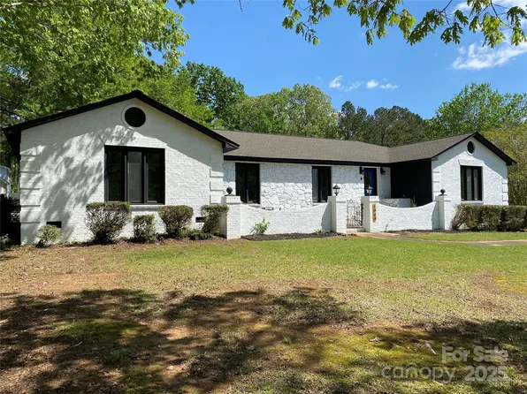 1946 Fairway Dr, Lancaster, SC 29720