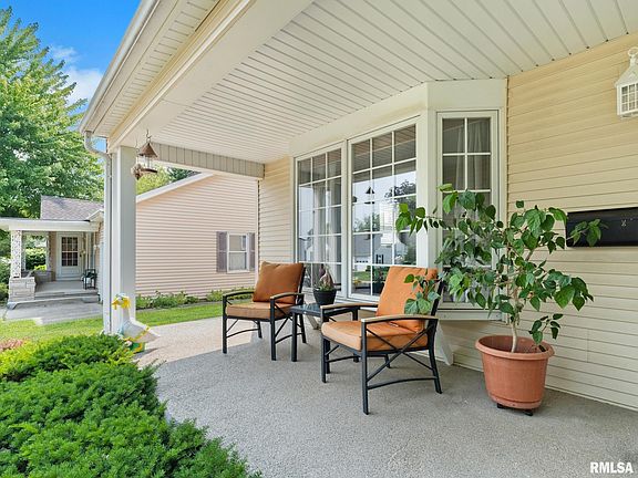 4th image of 4129 N Hollyridge Cir