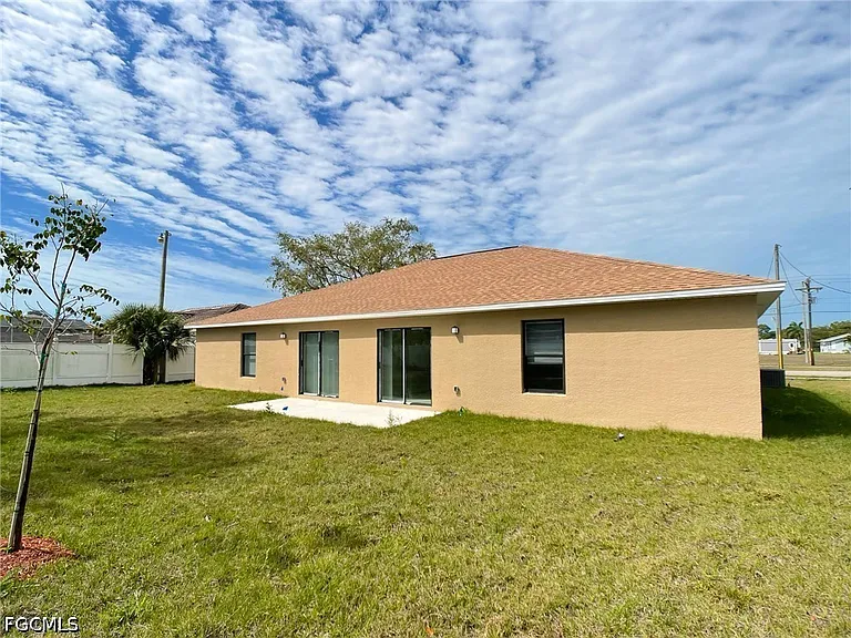 2005 Chiquita Blvd S — Photo 10