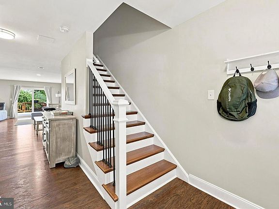 4th image of 1057 Almond Dr
