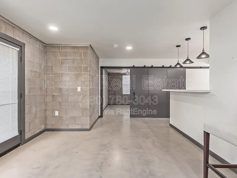 129 N 11th Ave #1B — Photo 4
