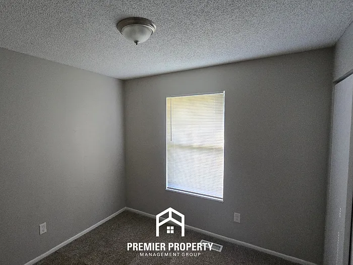 2442 Soundview Ct — Photo 12
