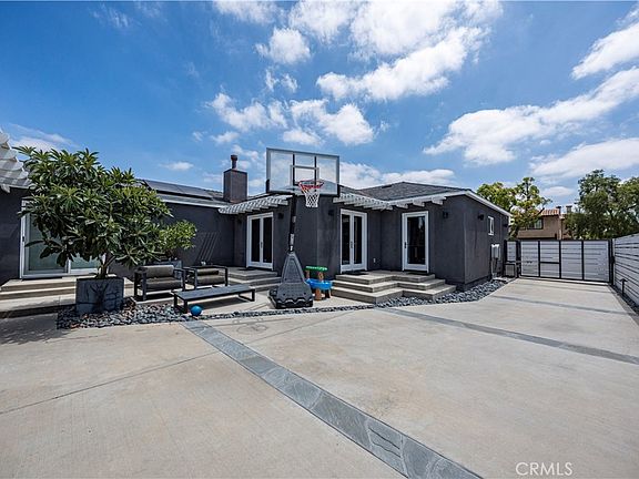 2nd image of 4557 Hazelbrook Ave