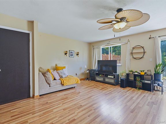 4th image of 31 Roundtree Court