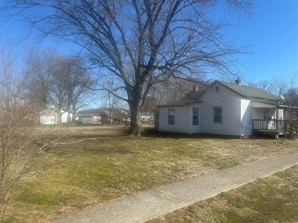 350 Locust St, Eldred, IL 62027