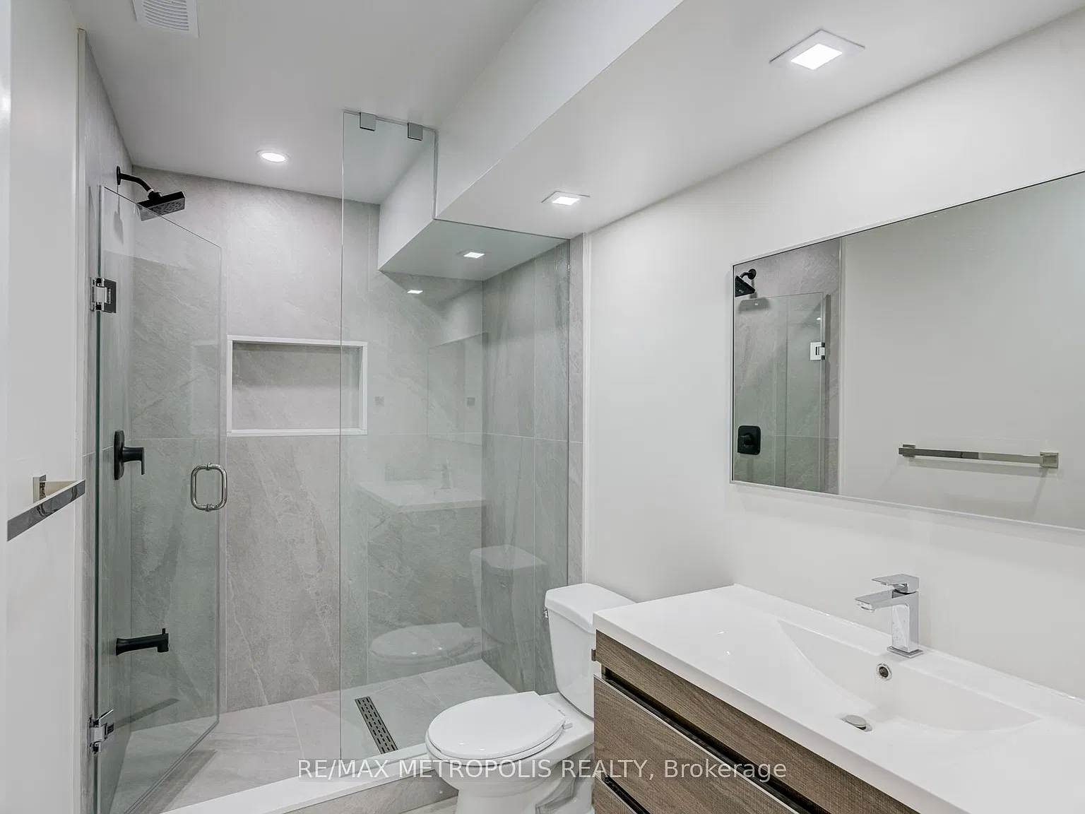 2 bed, $1,900 — Photo 3