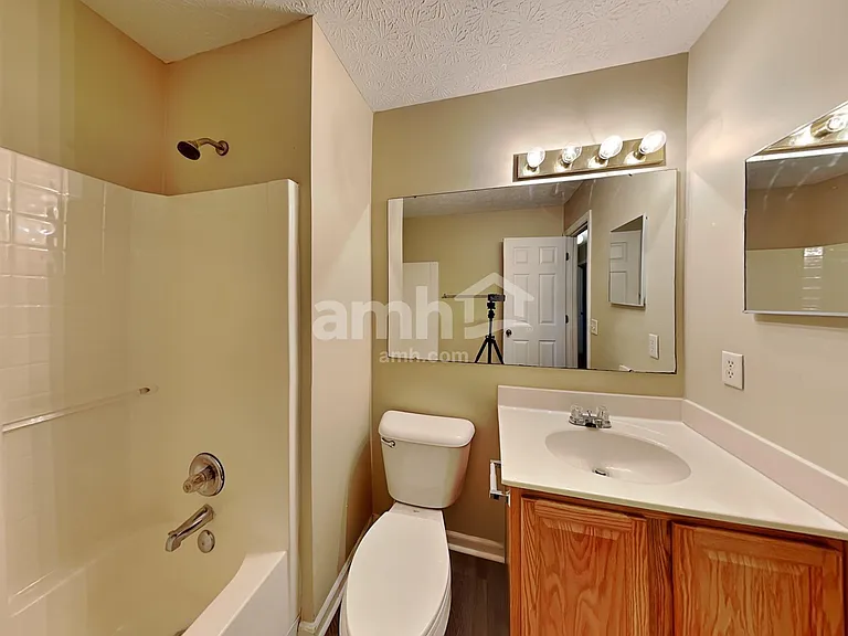 1009 Legacy Ln — Photo 17