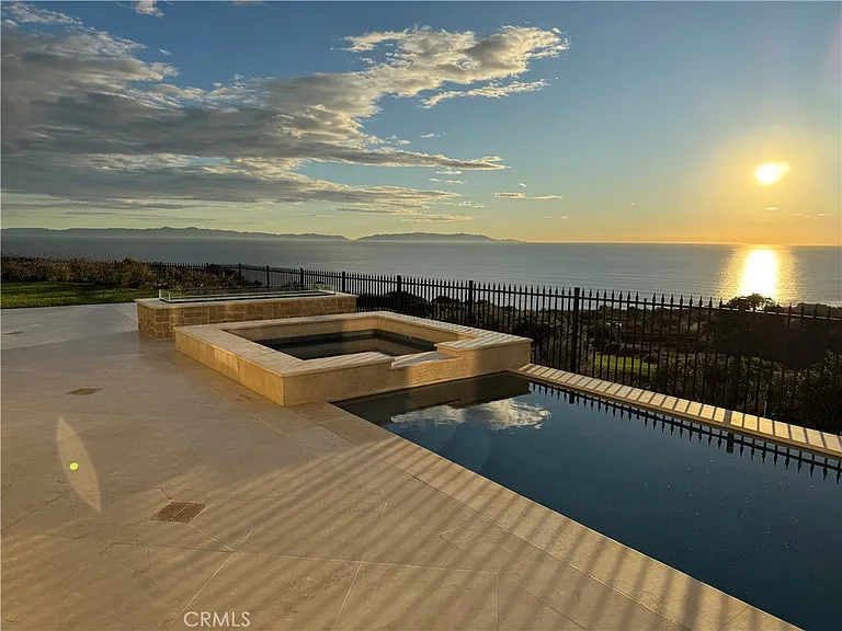 31909 Emerald View Dr — Photo 1