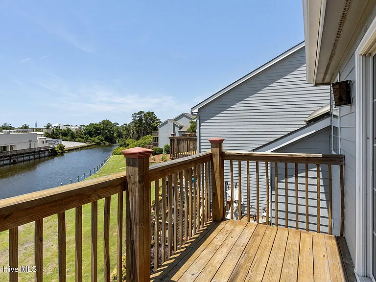 8711 Plantation Dr #302 — Photo 21