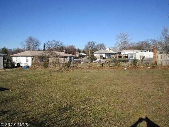 3rd image of 2309 Emmett Dr