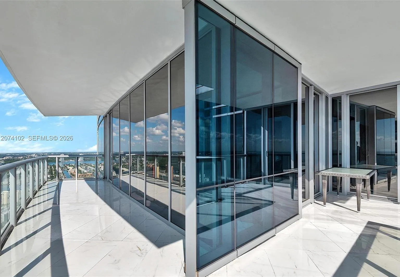 Jade Ocean Condo — Photo 3