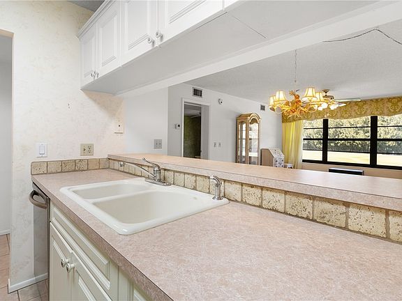 4th image of 9 Plantation Dr APT 205
