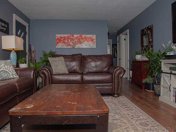 3rd image of 5404 Elmhurst Dr