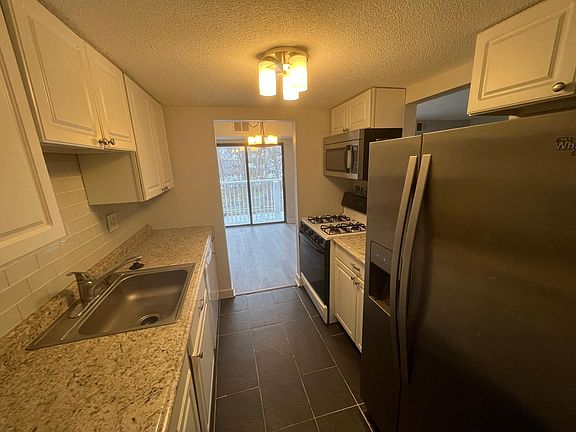 4th image of 85 Brookwood Dr APT D