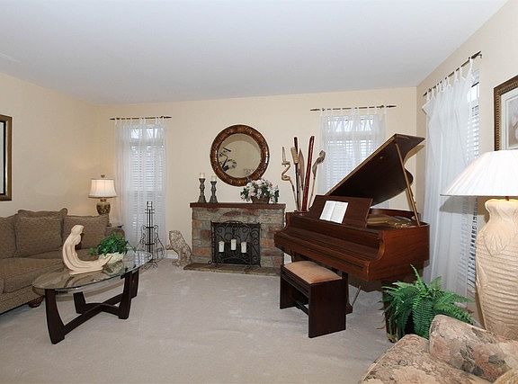 3rd image of 1433 Eastgate Ln