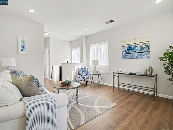 3rd image of 139 Rodeo Ave