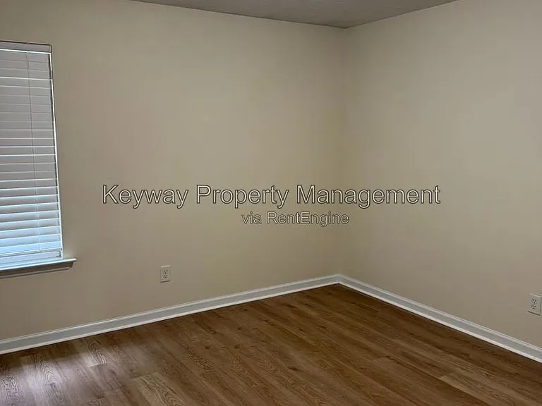 615 Goodale Ln — Photo 11