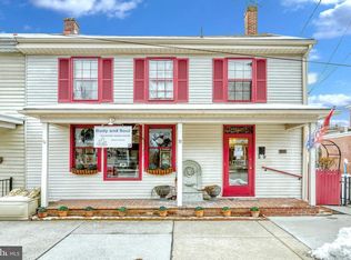 11 Lincoln Way E, New Oxford, PA 17350