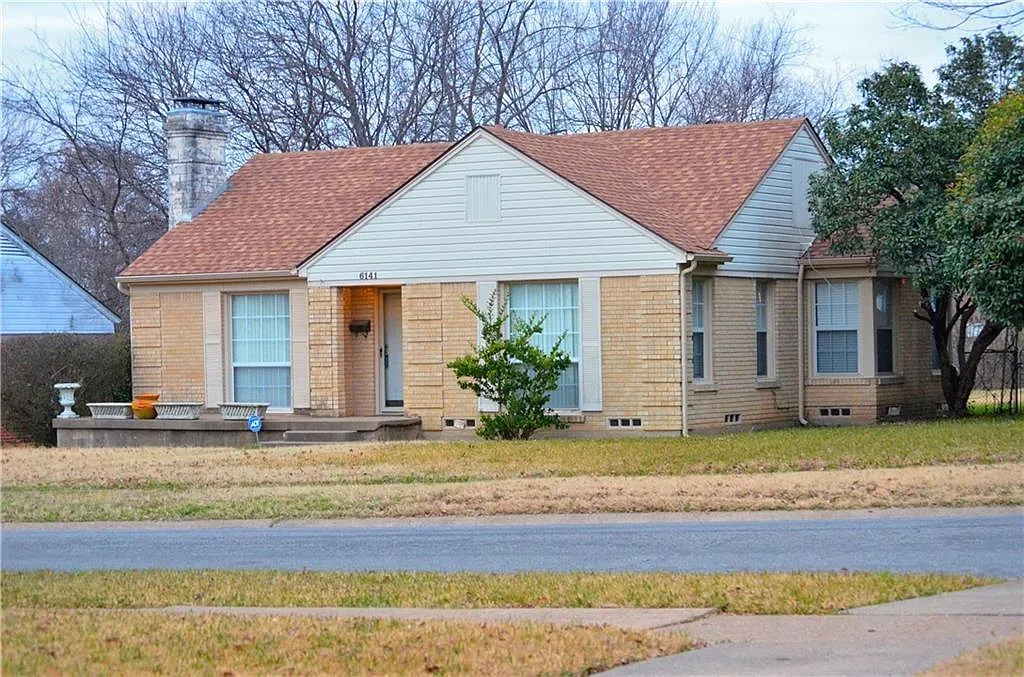 3 bed, 1305 sqft, $1,895 — Photo 1
