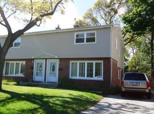 916 Chestnut St, Deerfield, IL 60015